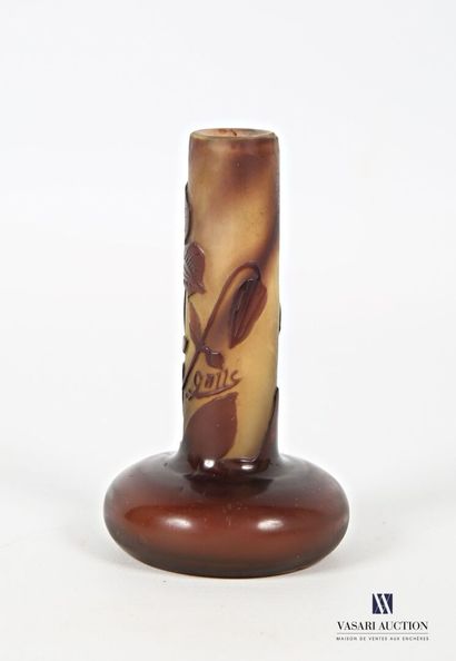 null GALLE Emile (1846-1904) d'après
Vase miniature soliflore en verre multicouche...