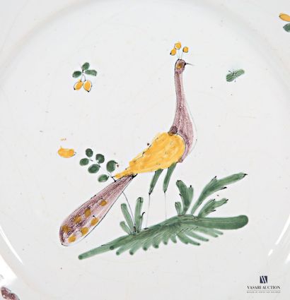 null LA ROCHELLE, XVIIIème siècle
Assiette en faïence à décor aux émaux polychromes...