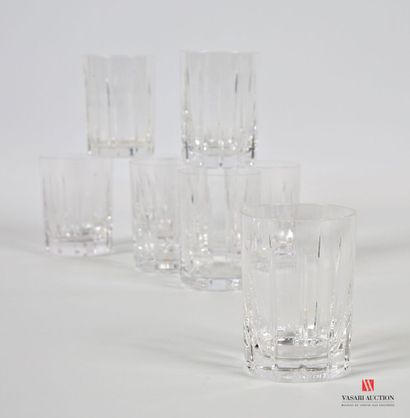 null SEVRES Cristallerie de 
Eight cut crystal port glasses decorated with stings.
Marks...