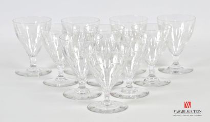null Set of twelve crystal glasses decorated with pastilles and vertical lines, the...