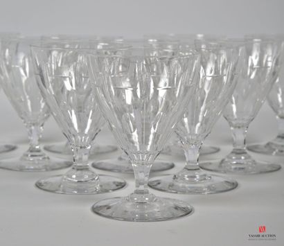 null Set of twelve crystal glasses decorated with pastilles and vertical lines, the...
