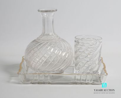 null BACCARAT
Crystal night set with twisted ribs decoration including a carafe and...