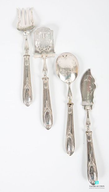null Hors d'oeuvres set of four pieces, the handle in silver decorated with channels...