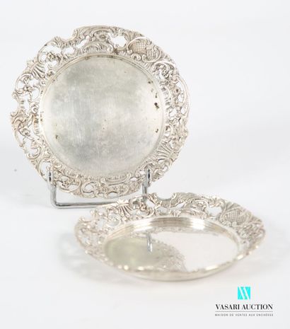 null Pair of round silver dishes 80 thousandths, the openwork border with scrolls,...