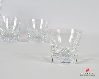 null BACCARAT
Suite of six whisky glasses in cut crystal model Stella, the goblet...
