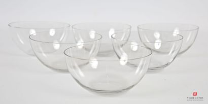 null Suite of six crystal bowls
(a chip)
Diameter : 13 cm