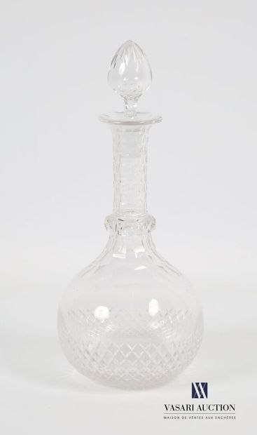null Carafe in cut crystal, the spherical body presents points of diamonds in its...
