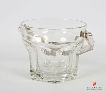 null Jumping glass in molded glass with cut sides, the catch with cut sides in silver...
