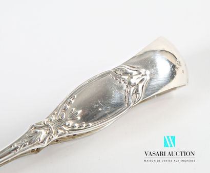 null Sugar tongs in silver 800 thousandths, the arms decorated with blind medallions...