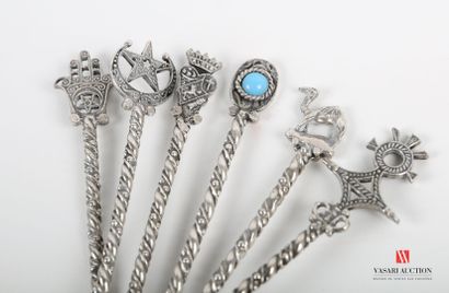 null Suite of six silver teaspoons low title, the round spoon has calligraphic motifs,...