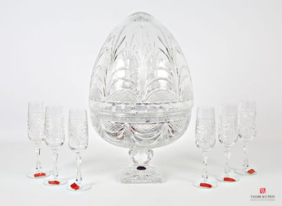 null Champagne cellar of ovoid form posing on a foot and twelve champagne flutes...