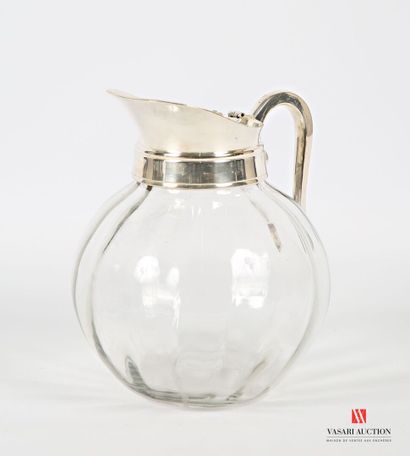 null Glass orangeade jug decorated with fine ribs, the silver-plated metal frame...