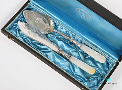null Cutlery of service to paté, the handle in mother-of-pearl, the spoon and the...