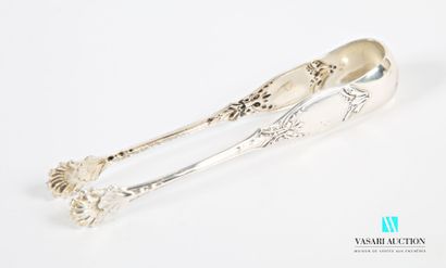 null Sugar tongs in silver 800 thousandths, the arms decorated with blind medallions...