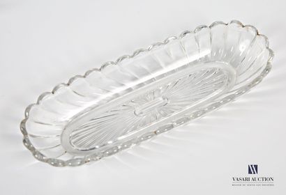 null BACCARAT 
Pair of oblong molded crystal dishes decorated with twisted ribs
Mark...