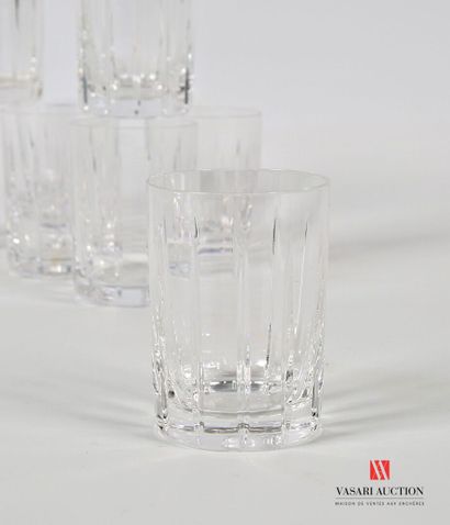 null SEVRES Cristallerie de 
Eight cut crystal port glasses decorated with stings.
Marks...