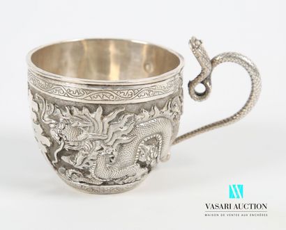 null Pair of silver cup and their under cup, the cup presents a calligraphic motive...