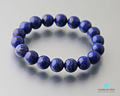 null Bracelet of lapis lazuli beads of 12 mm on elastic cord.