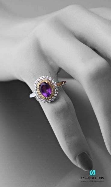 null Silver ring 925 thousandths set with an oval amethyst hemmed with white and...