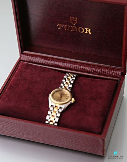null Tudor, montre bracelet de dame, modèle monarch, en or jaune 750 millièmes et...