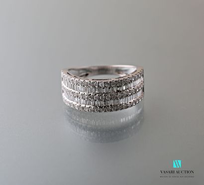 null Ring in white gold 750 thousandth set with three lines of white diamonds of...