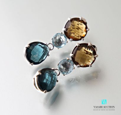 null Silver earrings adorned with round and pear-shaped gemstones, the Belgian clasp.
Gross...