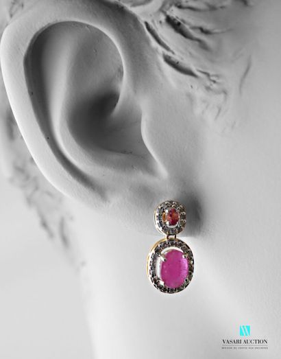 null Pair of earrings in vermeil 925 thousandths decorated with pink tourmalines...