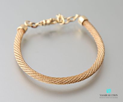 null Bracelet in vermeil filigree in the imitation of the cordage, the clasp snap...