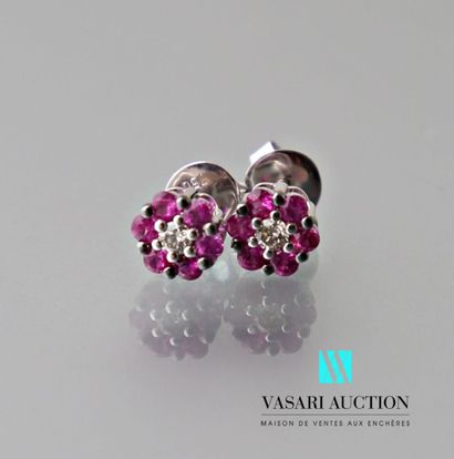 null Pair of earrings in the shape of flowers, the petals adorned with round-cut...