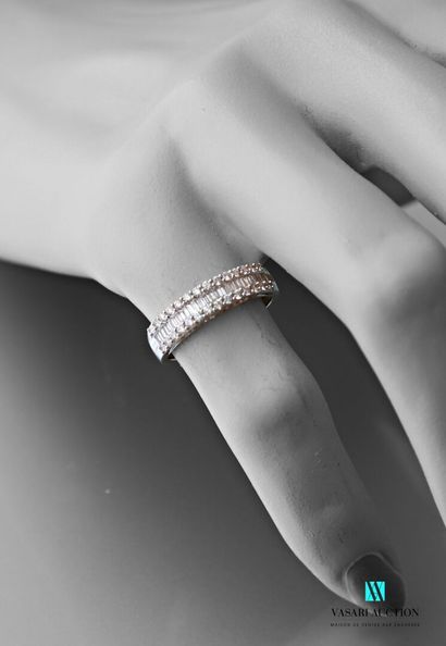 null Half wedding ring in white gold 750 thousandth set with a line of baguette diamonds...