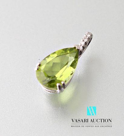 null Pendant in white gold 750 thousandths decorated with a peridot of pear size...