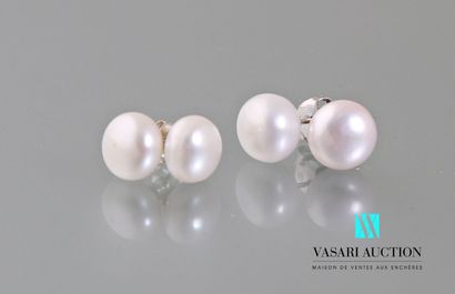 null Two pairs of ear studs adorned with freshwater cultured pearls of 9 and 10 mm...