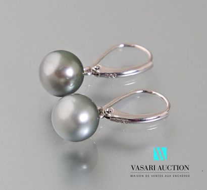 null Pair of earrings in silver 925 thousandths holding two Tahitian pearls of 9.5...