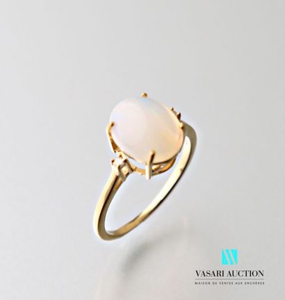 null Ring in vermeil 925 thousandths decorated with an opal cabochon calibrating...