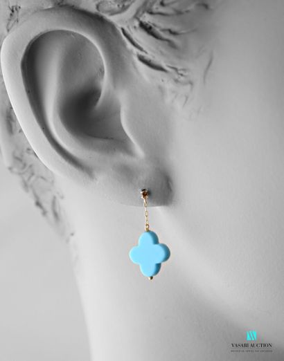 null Pair of earrings in yellow gold 750 thousandths adorned with turquoise in the...