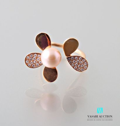 null Ring open flower in pink gold 750 thousandths, the heart in pearl of fresh water...