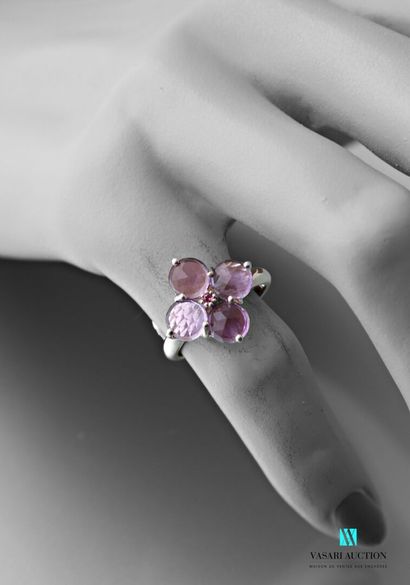 null Silver ring 925 thousandths flower-shaped decorated with four round faceted...