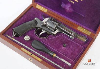 null Cassette case containing a Fagnus Maquaire 11mm officer's revolver, 11 cm octagonal...