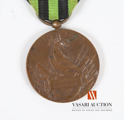 null Médaille Coloniale, module argent 29 mm à tranche lisse, gravure de Georges...