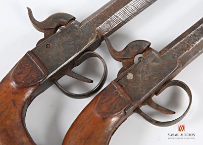 null Pair of percussion pistols, octagonal Damascus barrel, engraved case, carved...