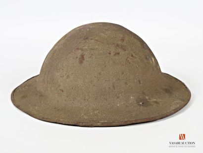 null Casque américain modèle 1917, peinture granité kaki d'origine, jugulaire cuir...