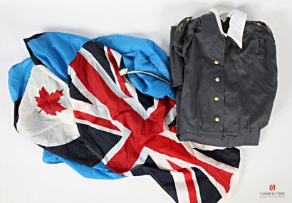 null Pavillon de la RAF, troupes canadiennes, nylon 180 x 85 cm, on y joint une blouse...