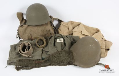 null French Army: Khaki Saharan uniform jacket of the Air Force, two khaki helmet...