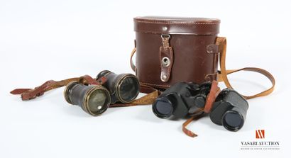 null Pair of binoculars 8 x 30 Leroy series "Polaire" made in France, in its tan...