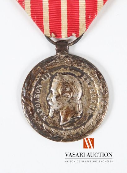 null Médaille militaire, modèle du Second Empire, avers au profil de Napoléon III...