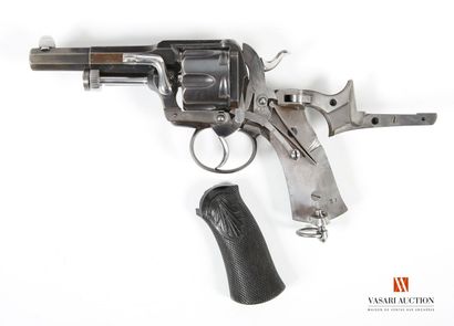 null Nécessaire-cassette contenant un revolver pour officier Fagnus Maquaire calibre...