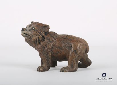 null Sujet en bronze peint figurant un ourson à quatre pattes 
Haut. : 4,5 cm - Larg....