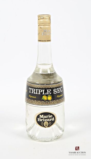 null 1 bouteille	Liqueur TRIPLE SEC mise Marie Brizard		
	39°. Et. légèrement tachée....