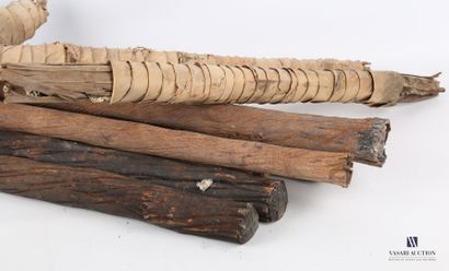 null AFRICA
Lot including three los of which : 
- Set of nine torches made of wood,...