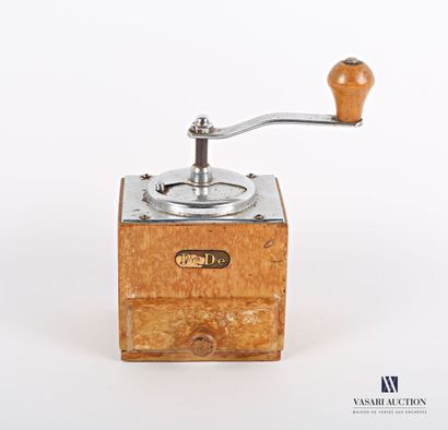 null Pe De
Coffee grinder in wood and chromed metal, the handle rotates. With an...
